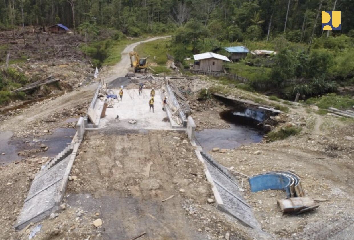 Jembatan Kali Merek bagian dari proyek Tran Papua. Foto: KemenPUPR
