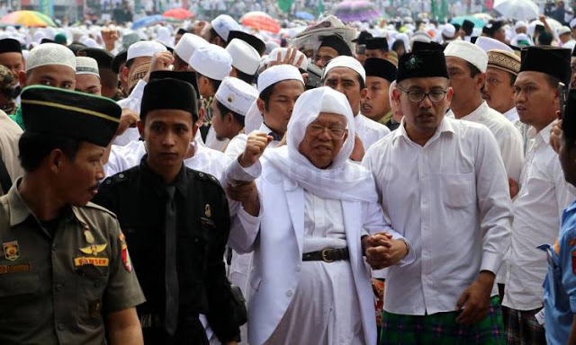DAKWAH: KH Ma'ruf Amin bersama umat Islam. (Foto: ngopibareng.id)