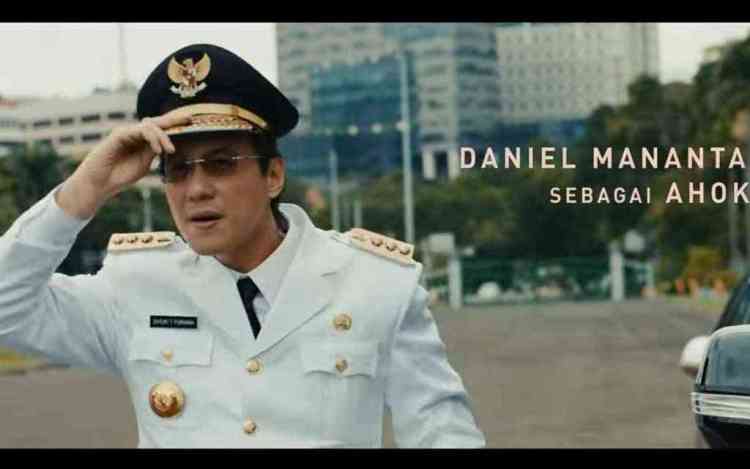 Daniel Mananta berperan sebagai Ahok di film A Man Called Ahok.