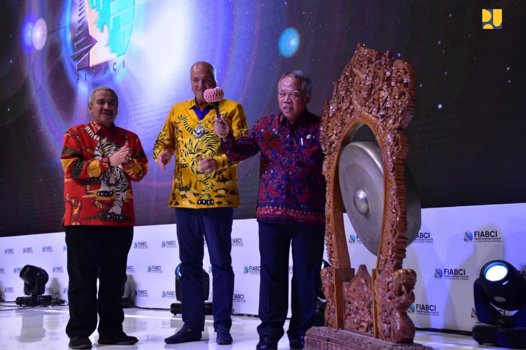 Menteri Basuki membuka Pertemuan Bisnis Federasi Real Estat Internasional Tahun 2018 (FIABCI Global Business Summit), di Nusa Dua, Badung, Bali, Kamis, 6 Desember 2018. (Foto: Birkom Kemen PUPR)