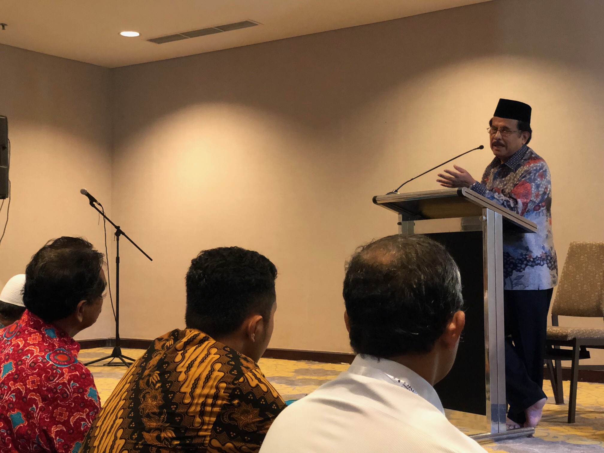 Menteri Agraria dan Tata Ruang Sofyan Jalil menjadi khatib shalat Jumat di Westin Hotel, Nusa Dua Bali, Jumat (7/12/2018)