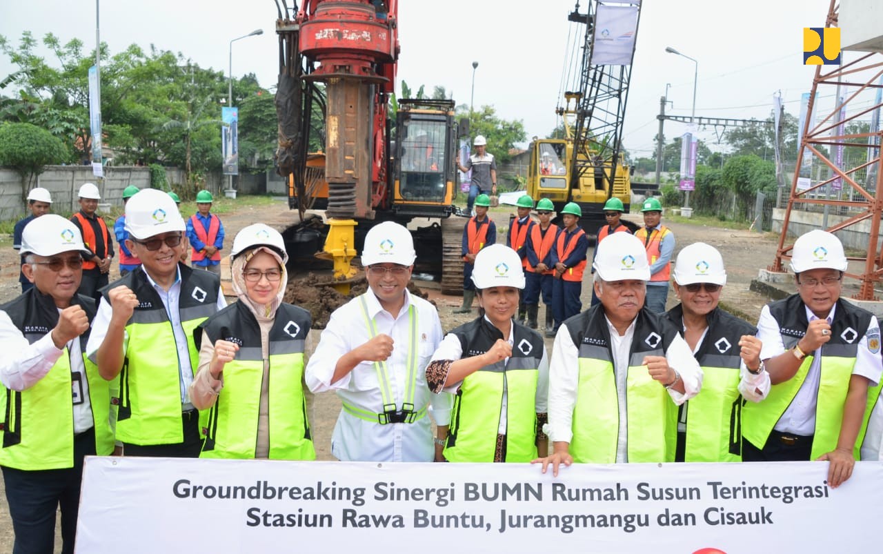 Peletakan batu pertama pembangunan Rusun berbasis Transit Oriented Development (TOD) di Rawa Buntu, Serpong, Tangerang, Selasa, 11 Desember 2018. (Foto: Birkom Kemen PUPR)