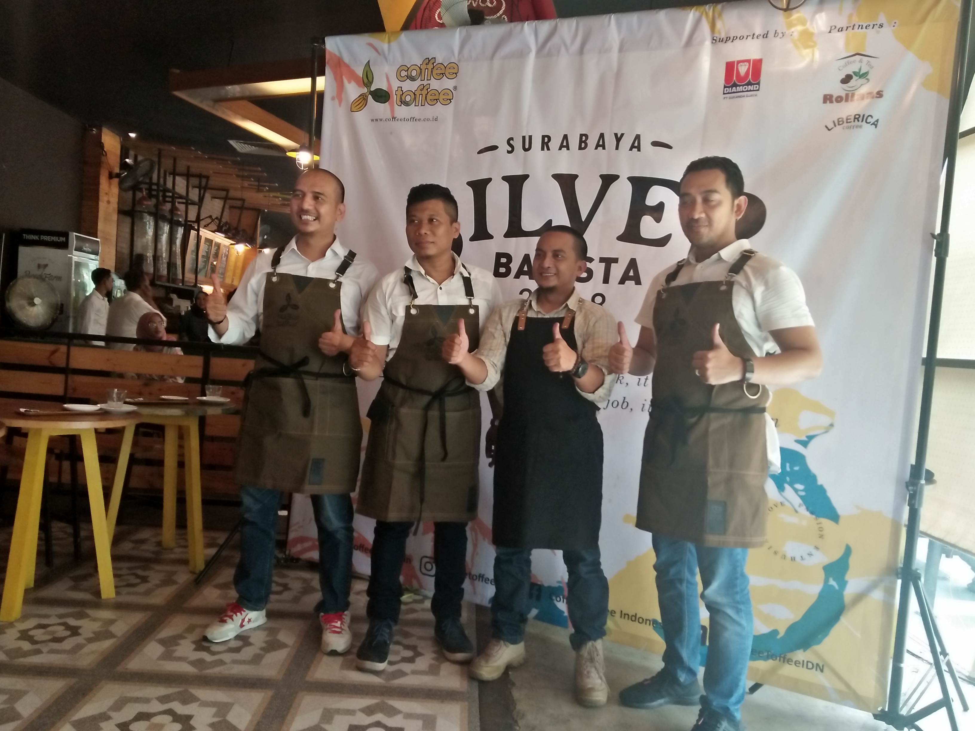 Para juri Audisi Silver Barista 2018 yang diselenggarakan di Coffee Toffee. Jatim Expo. foto: amanah/ngopibareng.id