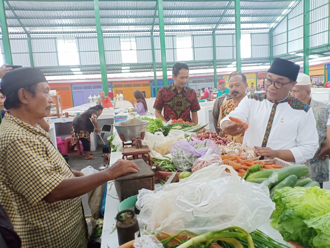 Wakil Walikota Malang, Sofyan Edi Jarwoko di Pasar Klojen. (Foto: Humas Pemkot Malang)