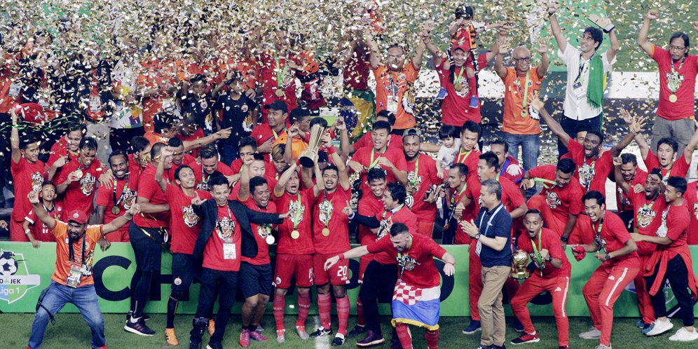 Pemain persija saat merayakan kemenangan meraih piala Liga 1.