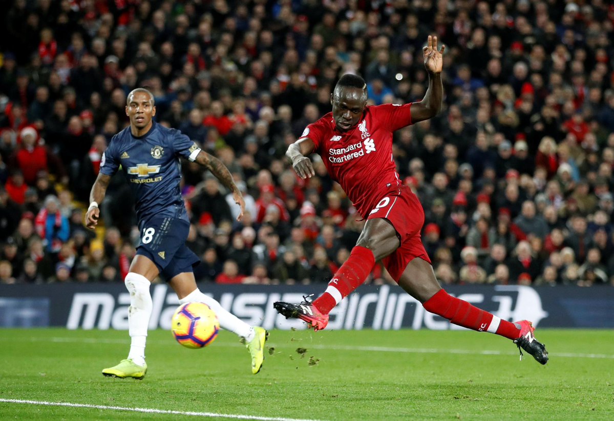 Striker Liverpool, Sadio Mane mencetak gol ke gawang Manchester United pada menit ke 24. (Foto: Twitter premier league)