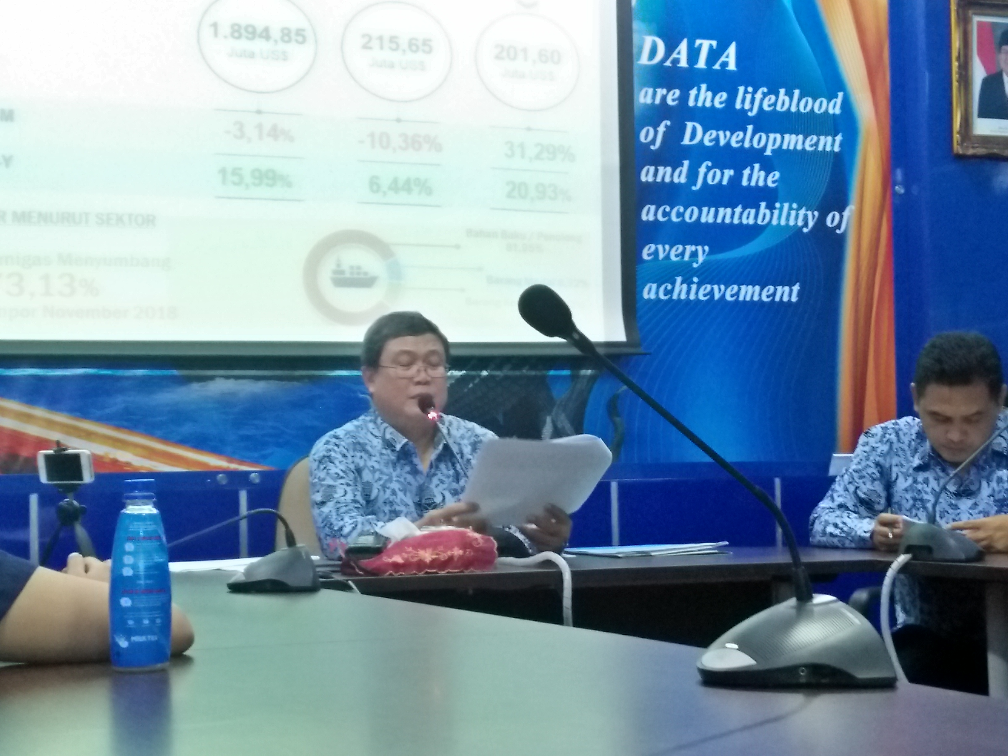 Kepala Bidang Statistik Distribusi BPS Jatim, Satriyo Wibowo ketika merilis perkembangan ekspor impor Jatim, Senin 17 Desember 2018. (Foto: Amanah/ngopibareng.id)