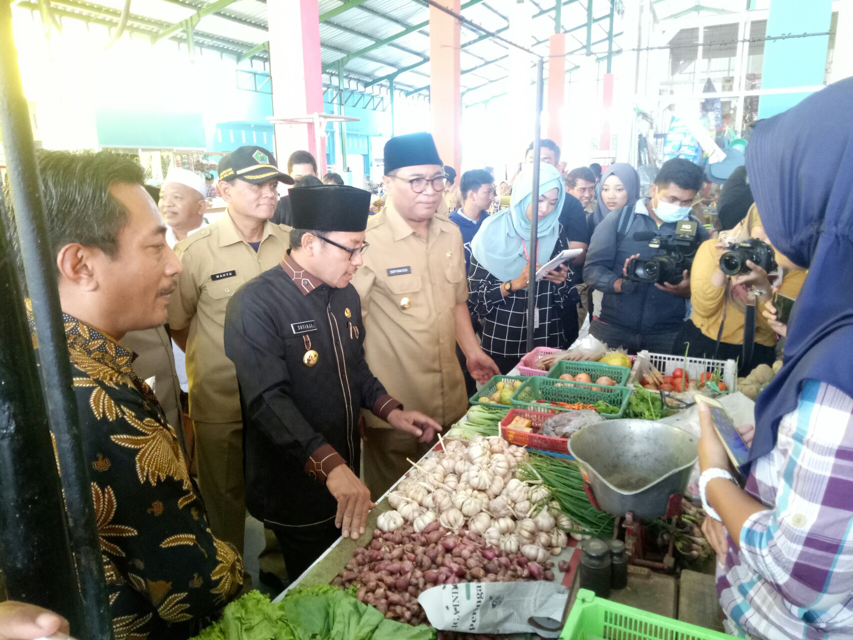 Tim Pengendali Inflasi Daerah (TPID) Kota Malang menggelar inspeksi mendadak (sidak) ke Pasar Gadang.