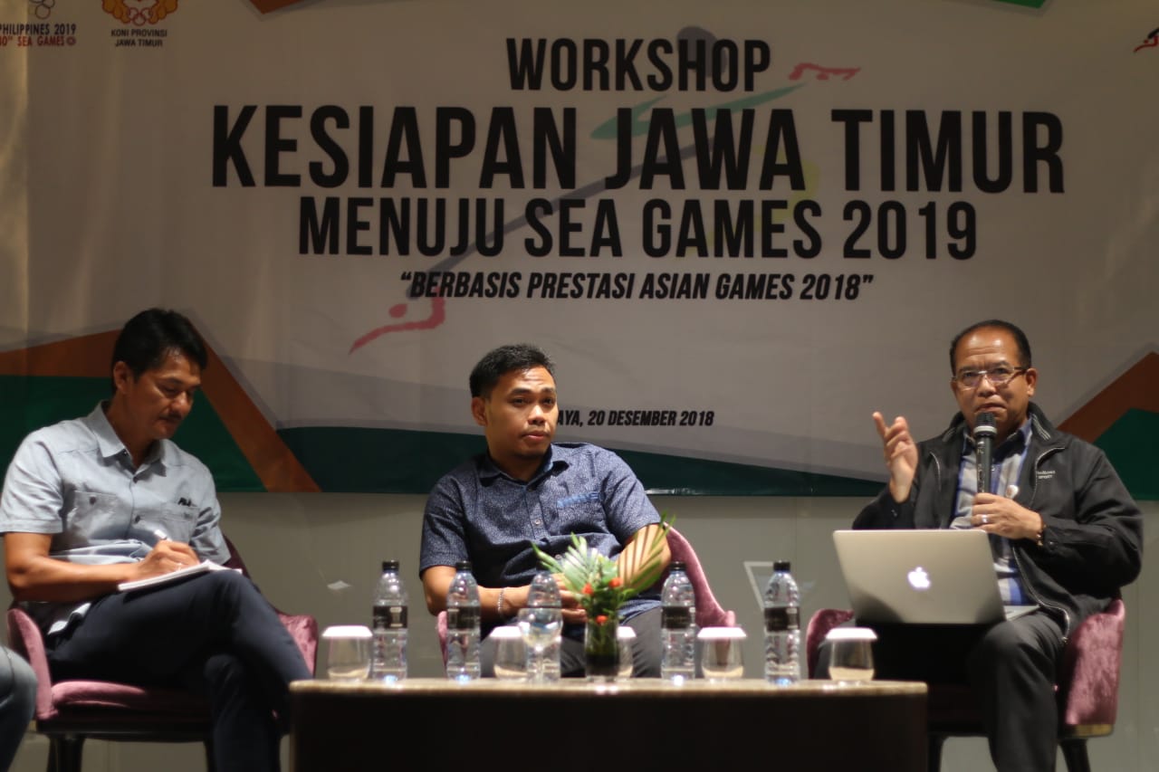 Staf Ahli Bidang Hukum Kemenpora, Samsudin (kanan) saat Diskusi Persiapan Jatim menyambut SEA Games 2019, di Grand Dafam, Kamis 20 Desember 2018. (foto: Haris/Ngopibareng.id)