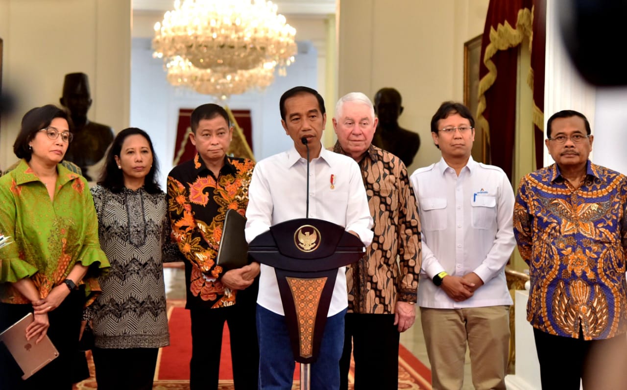Presiden Jokowi memberikan keterangan pers setelah membayar kepemilikan 51% saham PT Freeport di Istana Merdeka, Jumat, 21 Desember 2018. (Foto: Rusman/biro pers setpres)