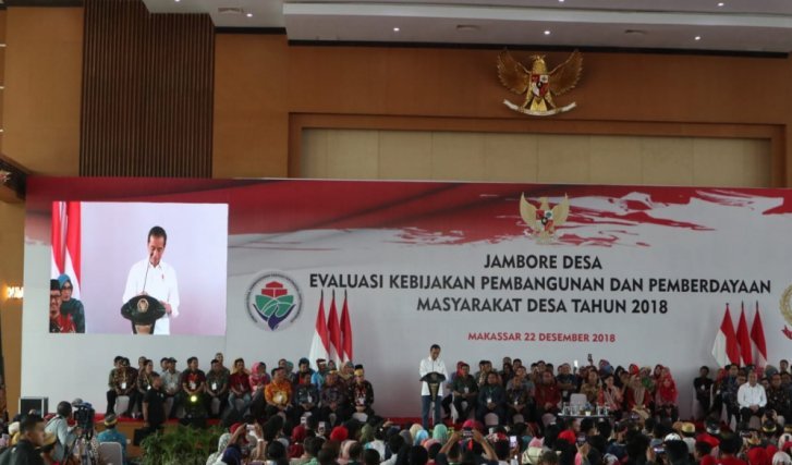 Presiden Jokowi menghadiri Jambore Desa Evaluasi Kebijakan Pembangunan dan Pemberdayaan Masyarakat Desa tahun 2018 di Wisma Negara Makassar, Sulawesi Selatan pada Sabtu 22 Desember.  (Foto: Antara/Desca Lidya Natalia)