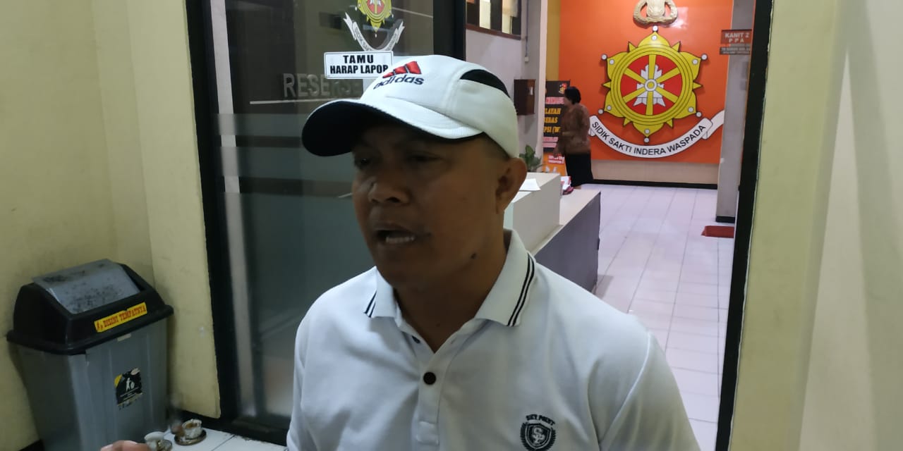 Achmad Gozali saat melakukan pengaduan di Polres Malang Kota.