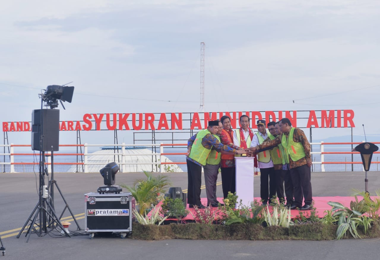Presiden Jokowi resmikan bandara Morowali dan empat terminal bandara, Minggu, 23 Desember 2018. (Foto: Kris/Biro Pers Setpres)