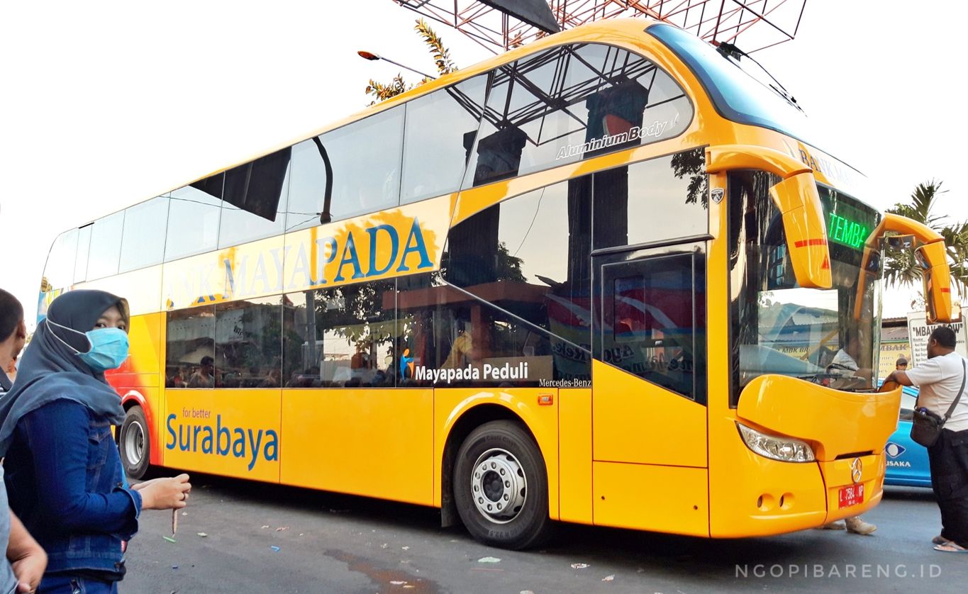 Bus Tumpuk Surabaya masih jadi pilihan warga untuk mengisi waktu libur Natal dan Tahun Baru. (Foto: Haris/ngopibareng.id)