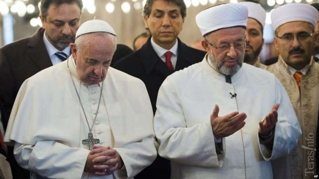 ilustrasi: Tokoh agama Katolik dan tokoh Islam. (foto: dok ngopibareng.id)
