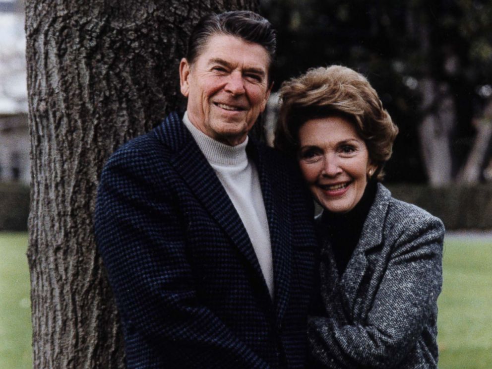 BERDUA: mantan Presiden AS Ronald Reagan dan istrinya Nancy Reagen. (Foto: dok ngopibareng.id)