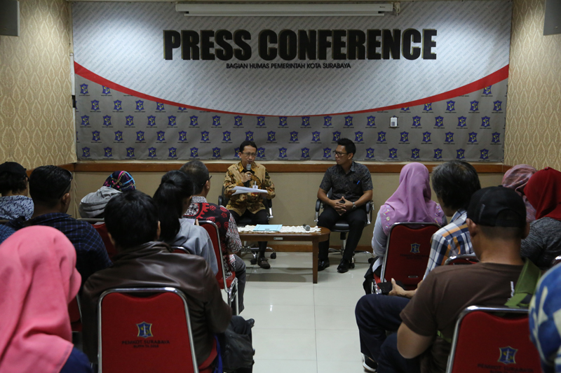 Yusron saat jumpa pers di kantor Humas Pemkot Surabaya, Kamis, 27 Desember 2018.
