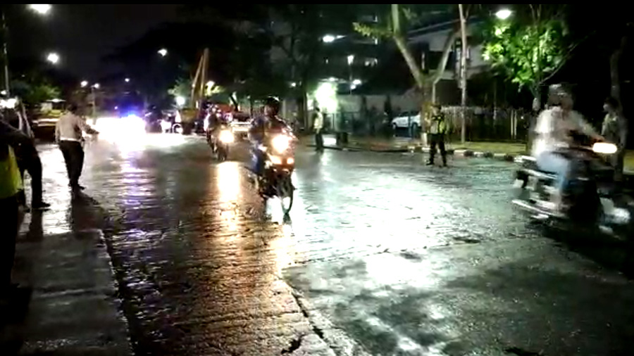 Situasi Jalan Raya Gubeng usai recovery.