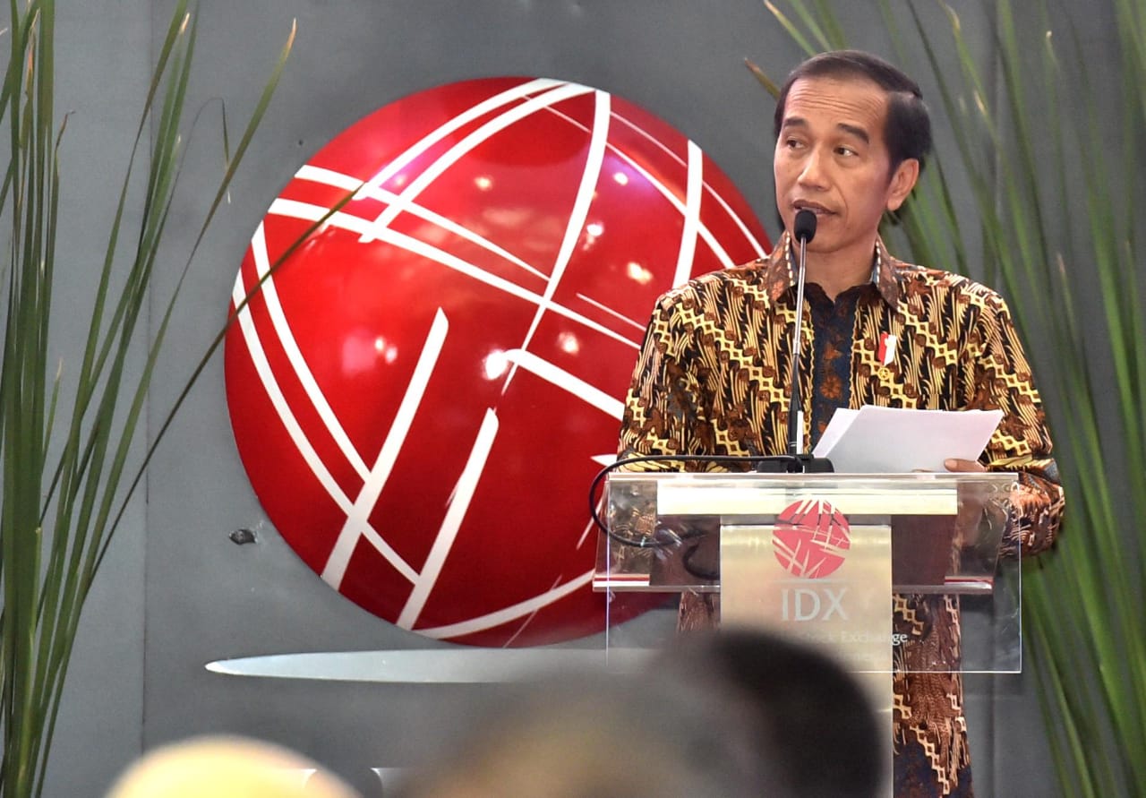 Presiden Jokowi saat menutup perdagangan bursa saham di Bursa Efek Indonesia, Jakarta, Jumat, 28 Desember 2018. (Foto: Bey Machmudin/Biro Pers Setpres)
