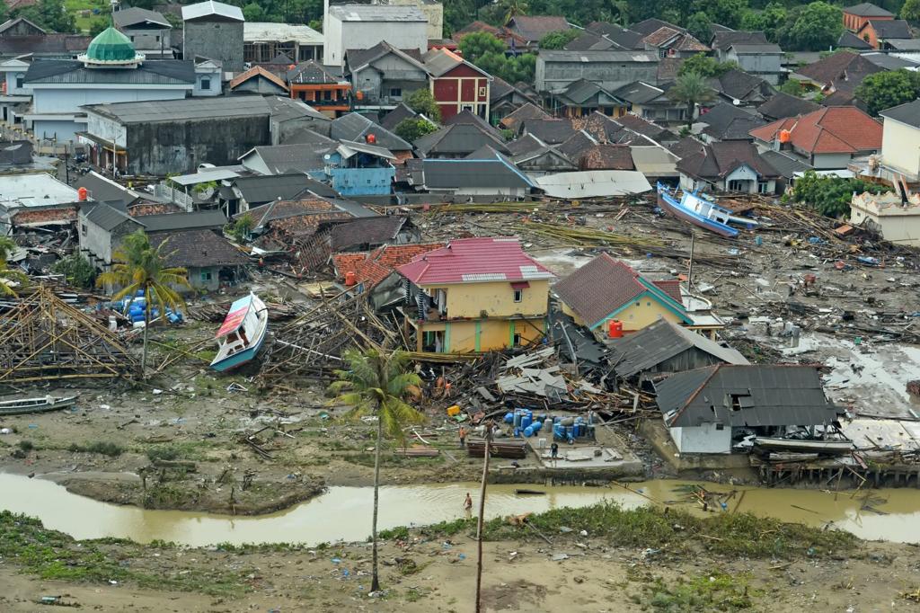 Pemukiman nelayan di Selat Sunda hancur akibat diterjang tsunami. (Foto: BNPB)