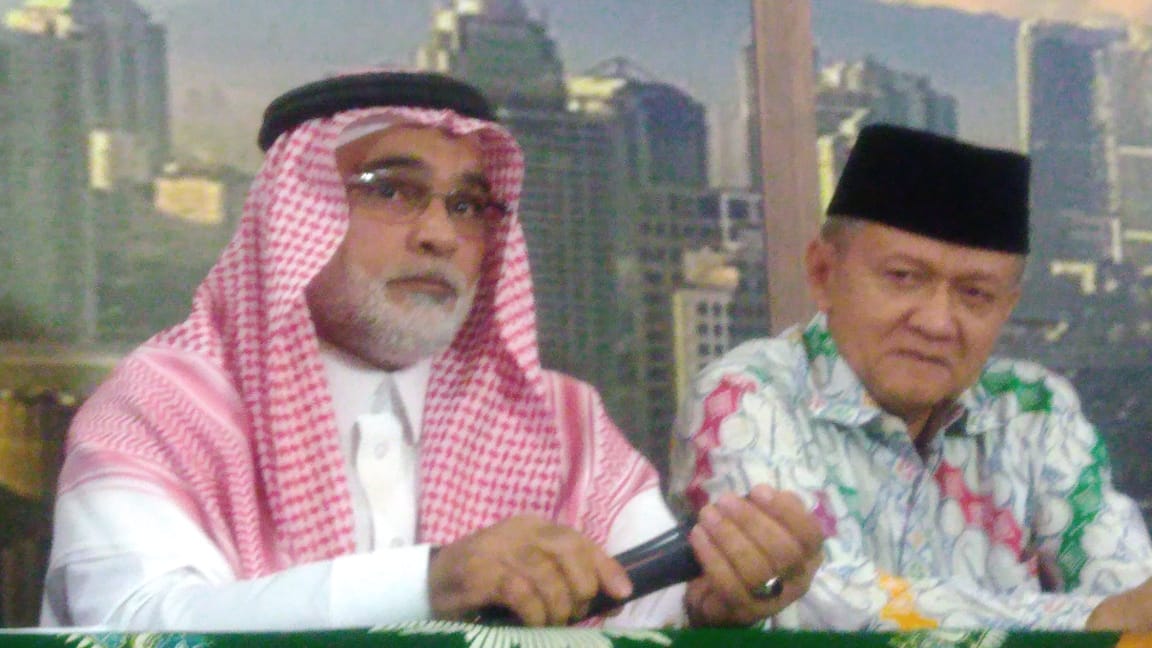 Duta Besar Arab Saudi untuk Indonesia Osama bin Mohammed Abdullah Al Shuaibi (kiri) dalam sebuah acara. (Foto: Asmanu/ngopibareng.id)