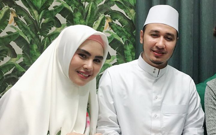Pasangan Kartika Putri dan Habib Usman bin Yahya.