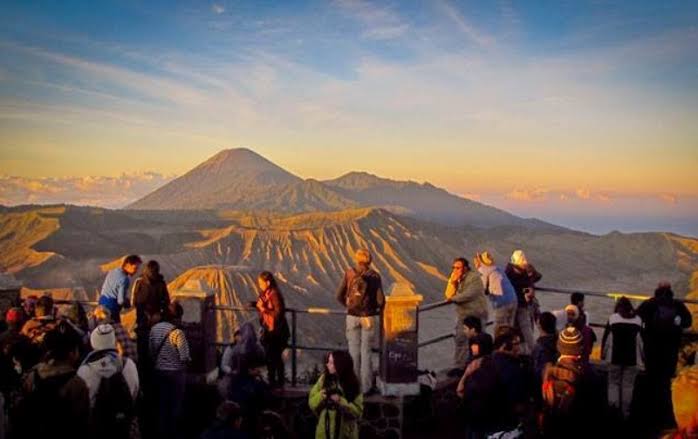 Gunung Bromo menjadi salah satu tempat wisata favorit di Jawa Timur. (Foto: Ist)