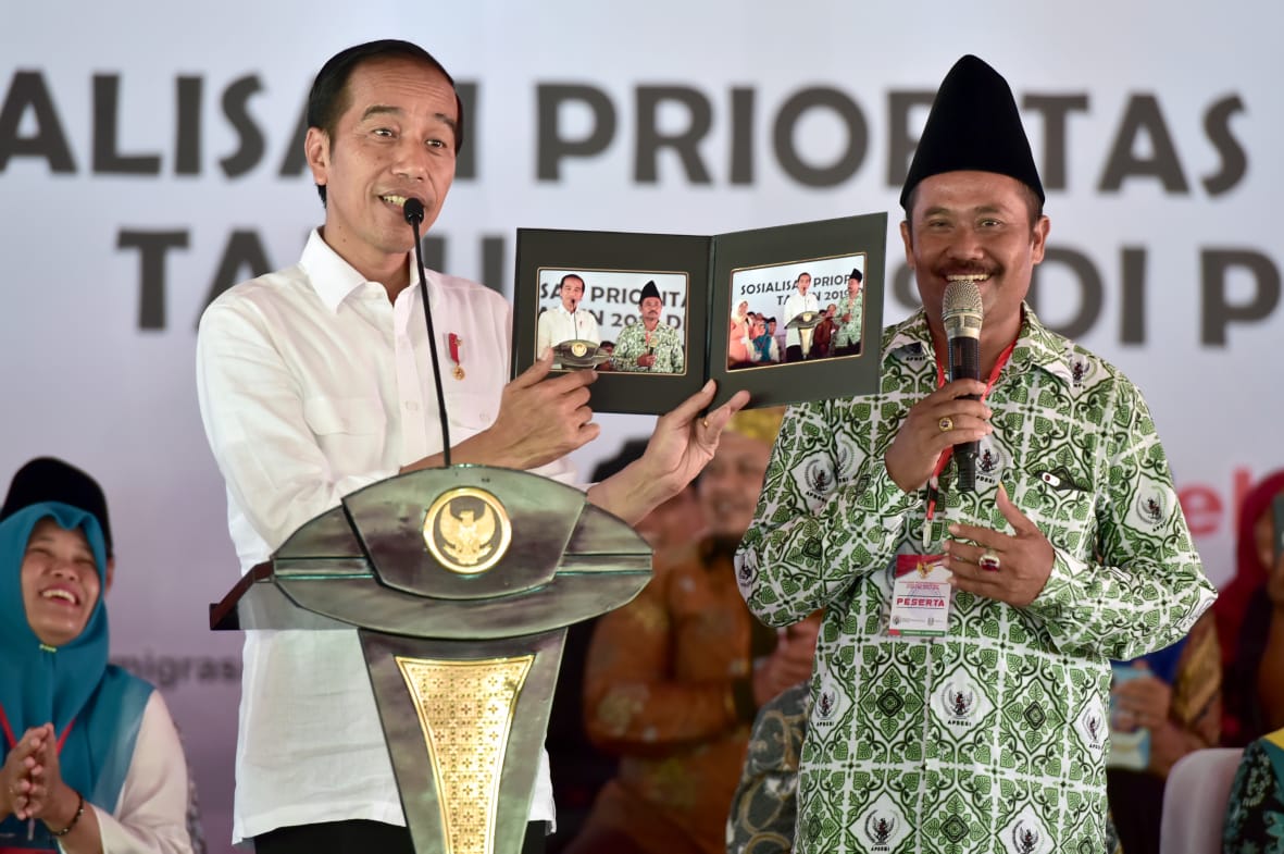 Presiden Joko Widodo dialog dengan warga saat kunjungan kerja ke Jawa Timur, Jumat, 4 Januari 2019. (Foto: Biro Pers Setpres)