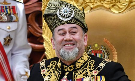 Yang Mulia Yang di-Pertuan Agong Sultan Muhammad V mengundurkan diri dari tahta Raja Malaysia.