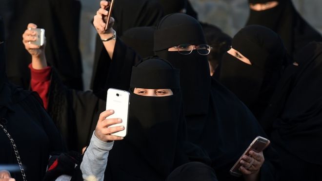 EKSPRESI: Perempuan-perempuan Arab Saudi. (Foto: curtesy of getty image)