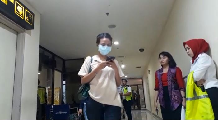 Vanessa Angel saat tiba di Bandara Juanda, Surabaya, Senin, 7 Januari 2019. (Foto: Istimewa)