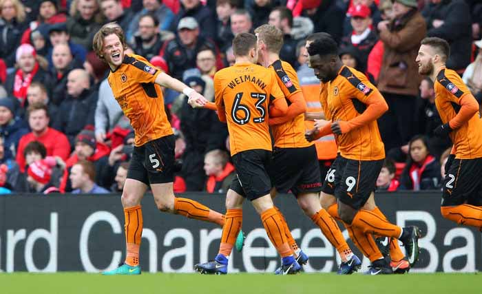 Para pemain Wolverhampton merayakan kemenangan usai mengalahkan Liverpool di Piala FA, Selasa dini hari. (Foto: AFP)