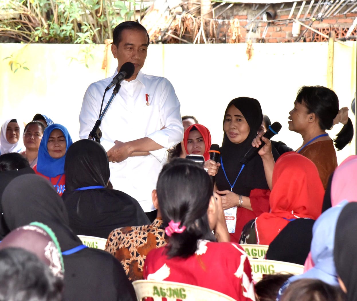 Presiden Jokowi bertemu dengan para nasabah PNM Mekaar, di Kelurahan Kali Anyar, Kecamatan Tambora, Jakarta Barat, Rabu, 9 Januari 2019. (Foto: Biro Pers Setpres)