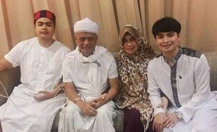 Ustadz Arifin Ilham bersama keluarga. (Foto:Antara)