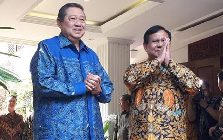 Ketum Partai Demokrat, Susilo Bambang Yudhoyono (SBY) bersama Capres Nomor Urut 02, Prabowo Subianto. (Foto: dok/antara)