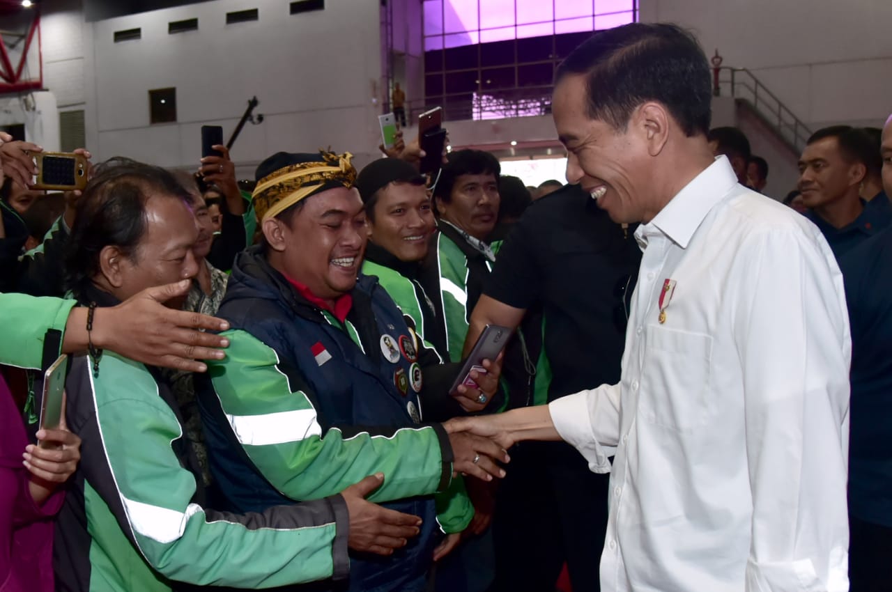 INOVASI: Presiden Joko Widodo bersilaturahmi dengan para pengemudi transportasi daring di Hall A2 dan A3 JI-Expo Kemayoran, Jakarta. (Foto: setneg for ngopibareng.id)