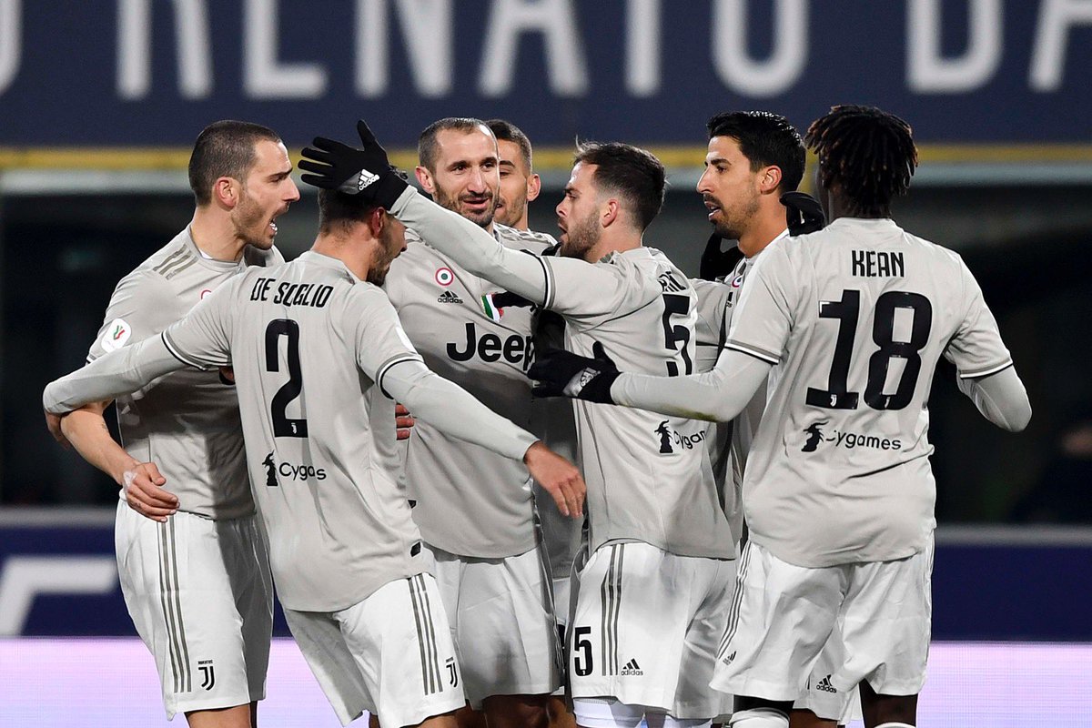 Para pemain Juventus merayakan gol yang dicetak Fernando Bernardeschi saat mengalahkan Bologna 2-0 di babak 16 besar Coppa Italia. (Foto: Twitter/@JuventusFC)