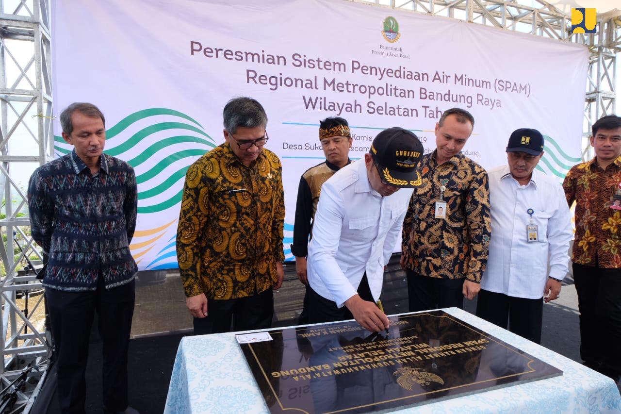 Gubernur Jawa Barat Ridwal Kamil meresmikan Sistem Penyediaan Air Minum (SPAM), Kamis, 10 Januari 2019. (Foto: Biro Kom Kemen PUPR)