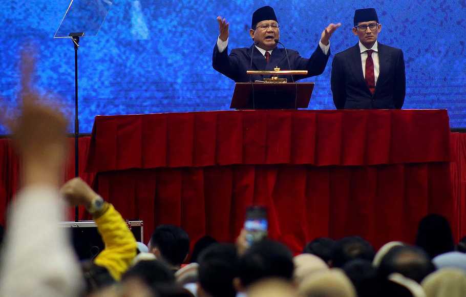 Calon Presiden nomor urut 02, Prabowo Subianto didampingi Cawapres Sandiaga Uno saat memberikan pidato "Indonesia Menang". (Foto: beritasatu)