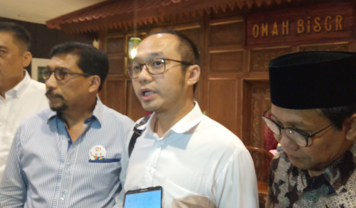 Direktur Eksekutif Charta Politika Yunarto Wijaya saat ditemui di Hotel Bumi, Selasa, 15 Januari 2019. (foto: farid/ngopibareng.id) 