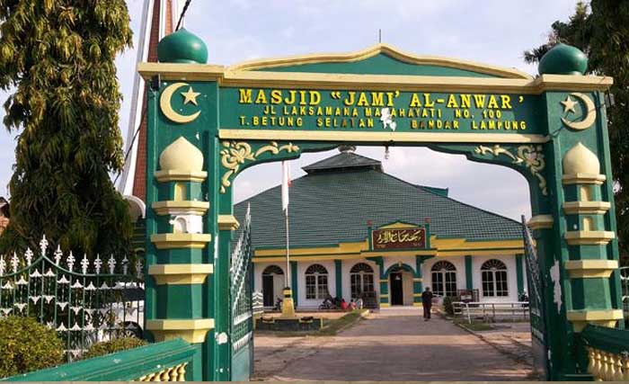 Masjid Jami Al-Anwar dikenal sebagai masjid tertua di Lampung. (Foto:Republika)