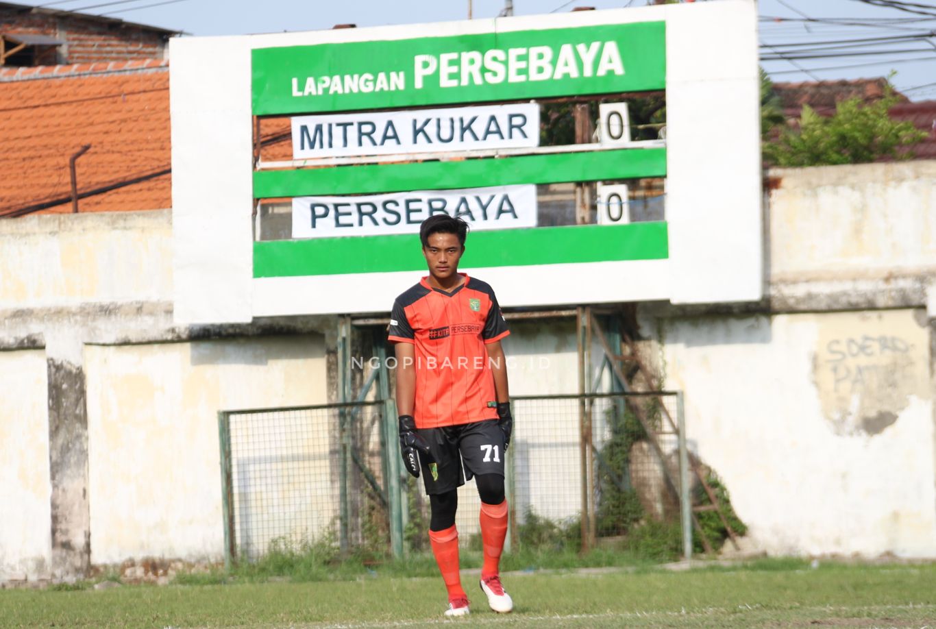 Kiper Persebaya U-16, Ernando Ari saat memperkuat Persebaya U-16 di kompetisi Elit Pro 2018. (foto: Haris/ngopibareng.id)