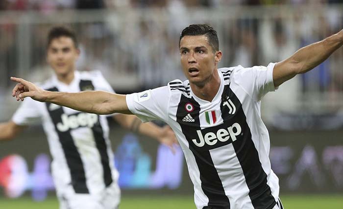 Penyerang Juventus, Ronaldo usai menjebol gawang AC Milan pada pertandingan Piala Super Italia yang dimainkan di King Abdullah Sports City, Jeddah, Arab Saudi pada Kamis dini hari WIB. (Foto: AFP)