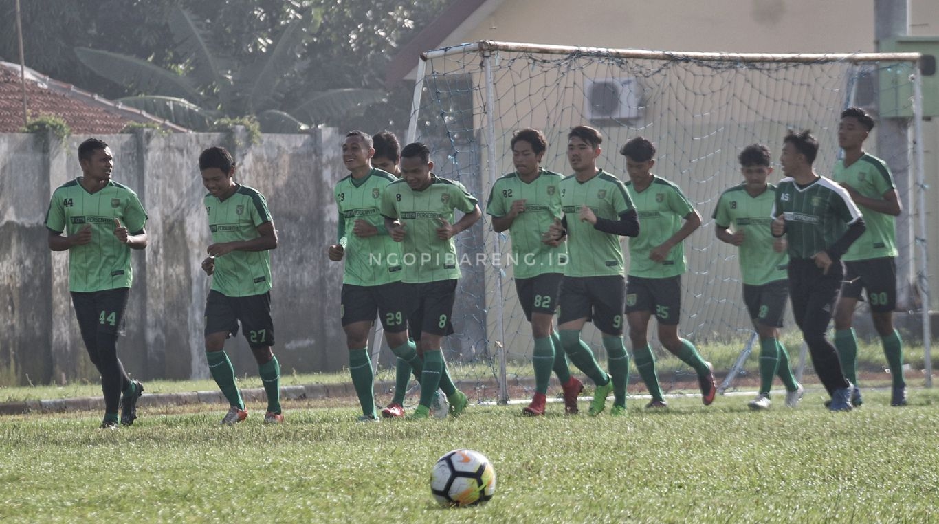 Skuat Persebaya latihan di lapangan Jenggolo, Jumat 18 Januari 2019.. (foto: Haris/ngopibareng)