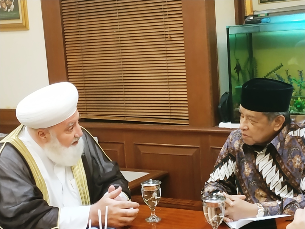 DISKUSI: Mufti Damaskus, Suriah, Syekh Adnan al-Afyouni bersama KH Said Aqil Siroj di PBNU Jakarta. (Foto: nu for ngopibareng.id)