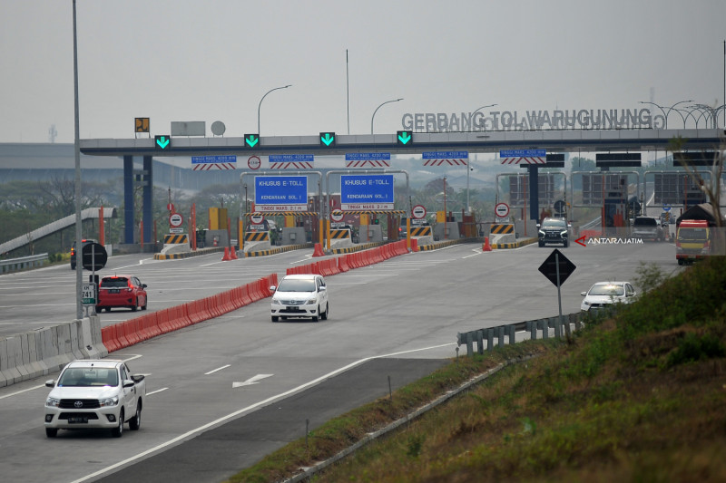 Gerbang Tol Trans Jawa di Warugunung Surabaya. (Foto: dok.antara)