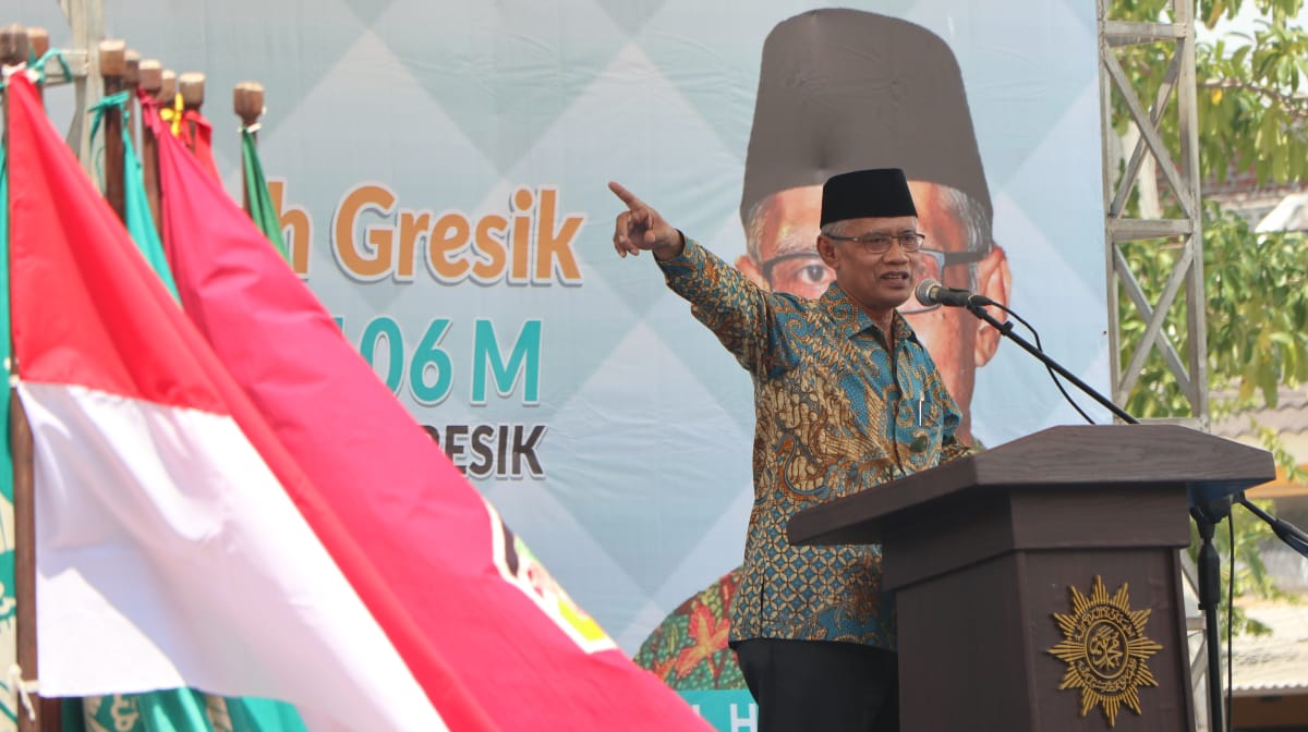 DAKWAH: Ketua Umum Pimpinan Pusat Muhammadiyah, Haedar Nashir saat berceramah di Gresik. (Foto: md for ngopibareng.id)