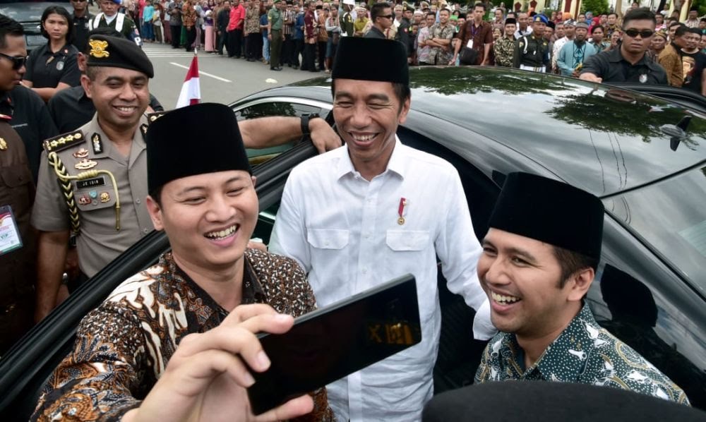 Wabub Trenggalek Nur Arifin (kiri) bersama Presiden Jokowi dan Bupati Trenggalek Emil Dardak. (Foto: istimewa)
