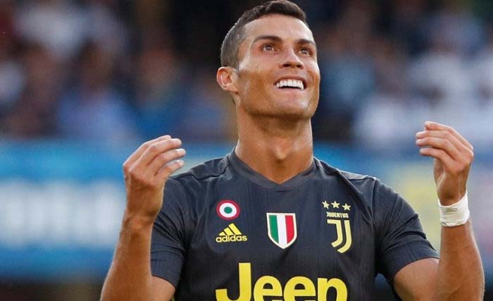 Ronaldo nampak kecewa karena gagak mengeksekusi penalti ke gawang Chievo Senin dini hari. (Foto: Sportsnet)