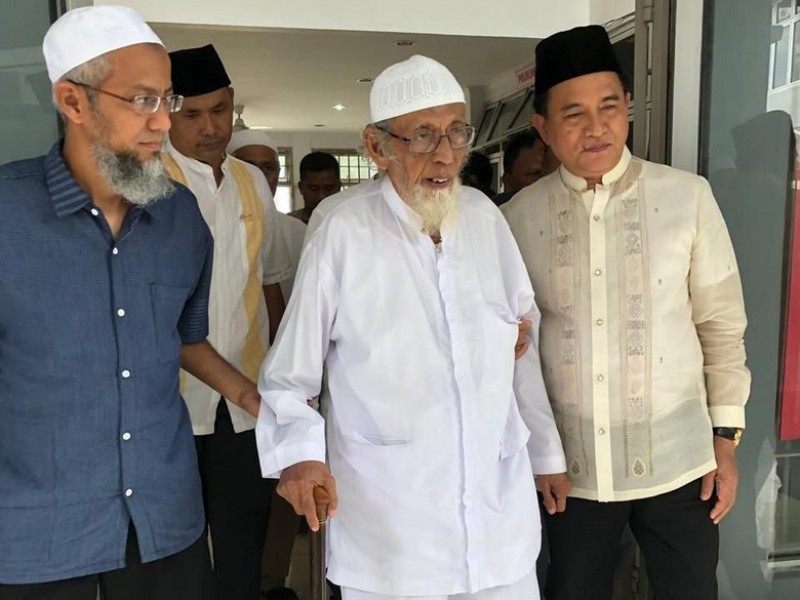 Abu Bakar Ba'asyir saat dikunjungi oleh Yusril Ihza Mahendra di Lembaga Pemasyarakatan Gunung Sindur Bogor. (Foto: Istimewa)